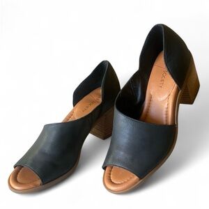 Sole Society Navy Blue Leather Stacked Heels Open Toe Hard to find Navy Leather!